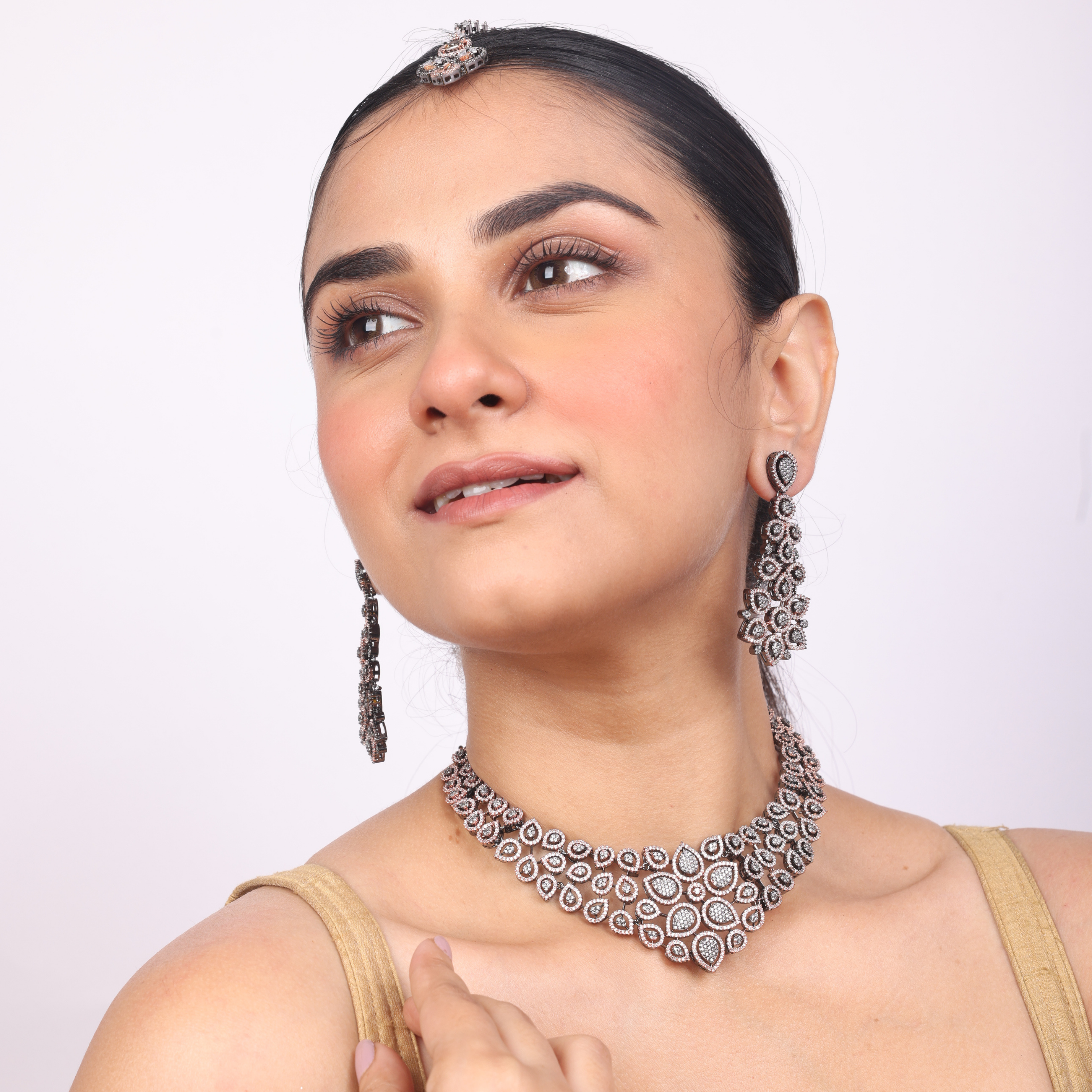 Blackgold Gracias Stand | Luxury CZ Crystal Choker Set