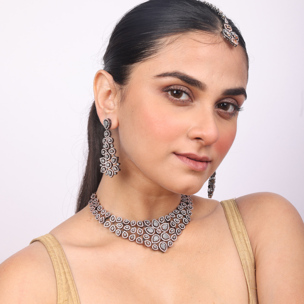 Blackgold Gracias Stand | Luxury CZ Crystal Choker Set