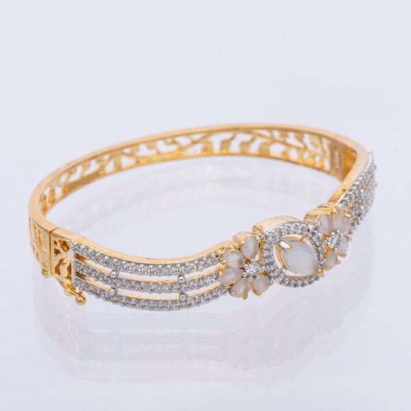 Charmcraze - Image 3