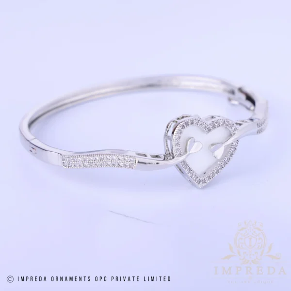 Love Lustre - Image 4