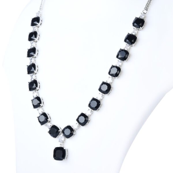 Qyra Jet Black - Image 3