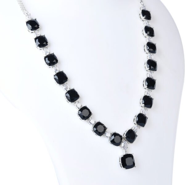 Qyra Jet Black - Image 2